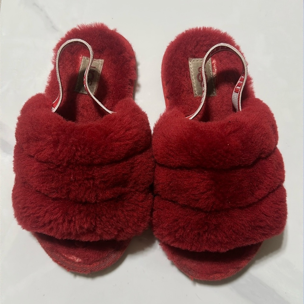 🧿SOLD🧿UGG Kids Red Fuzzy Slippers